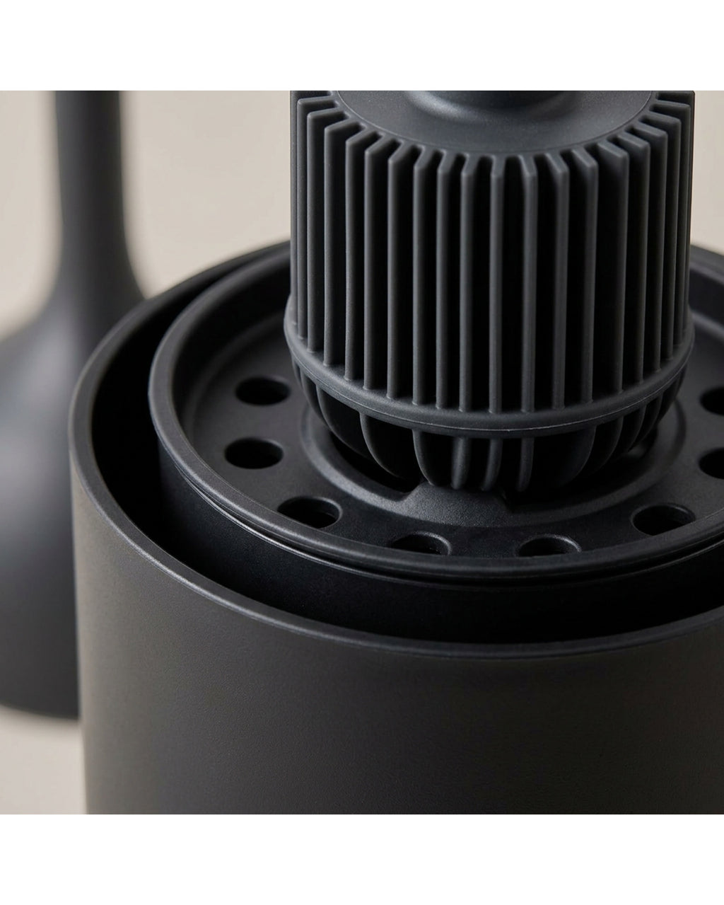 Gndyj Round 360 Silicone Toilet Brush Drip Cup Holder Black - Detail view