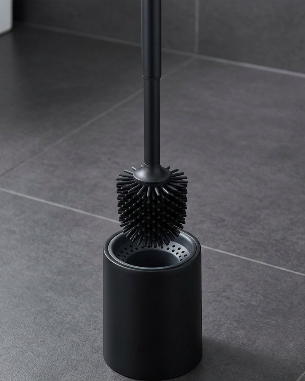Gndyj Round 360 Silicone Toilet Brush Drip Cup Holder Black - Lifestyle view